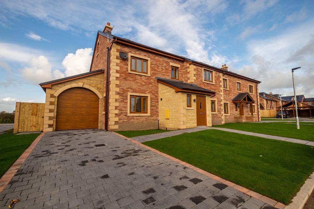 8 The Chaltons, Freckleton, Lancs PR4... 5 bed semidetached house for sale £425,000