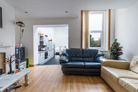 6 bedroom property to rent, Myrtle Grove, Newcastle Upon Tyne