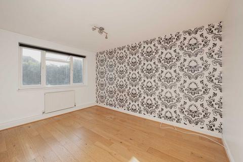 2 bedroom maisonette to rent, Alsom Avenue, Worcester Park