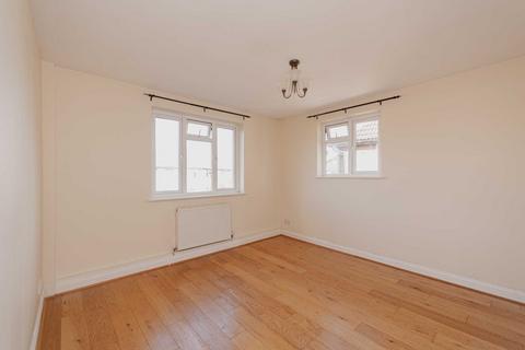 2 bedroom maisonette to rent, Alsom Avenue, Worcester Park