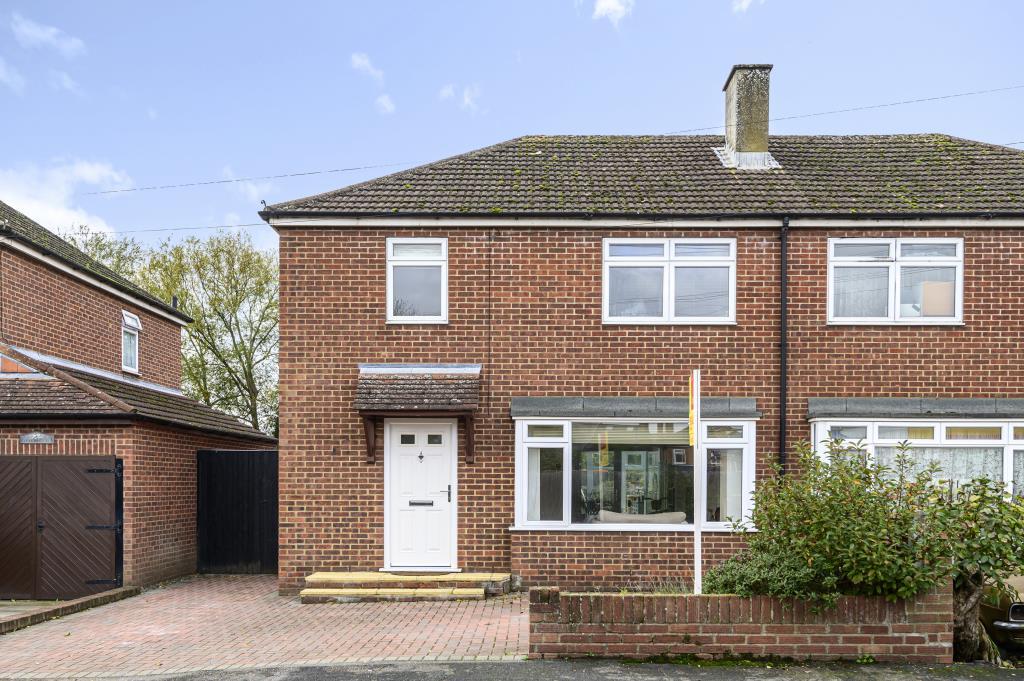 Egham, Surrey, TW20 3 bed semidetached house for sale £500,000