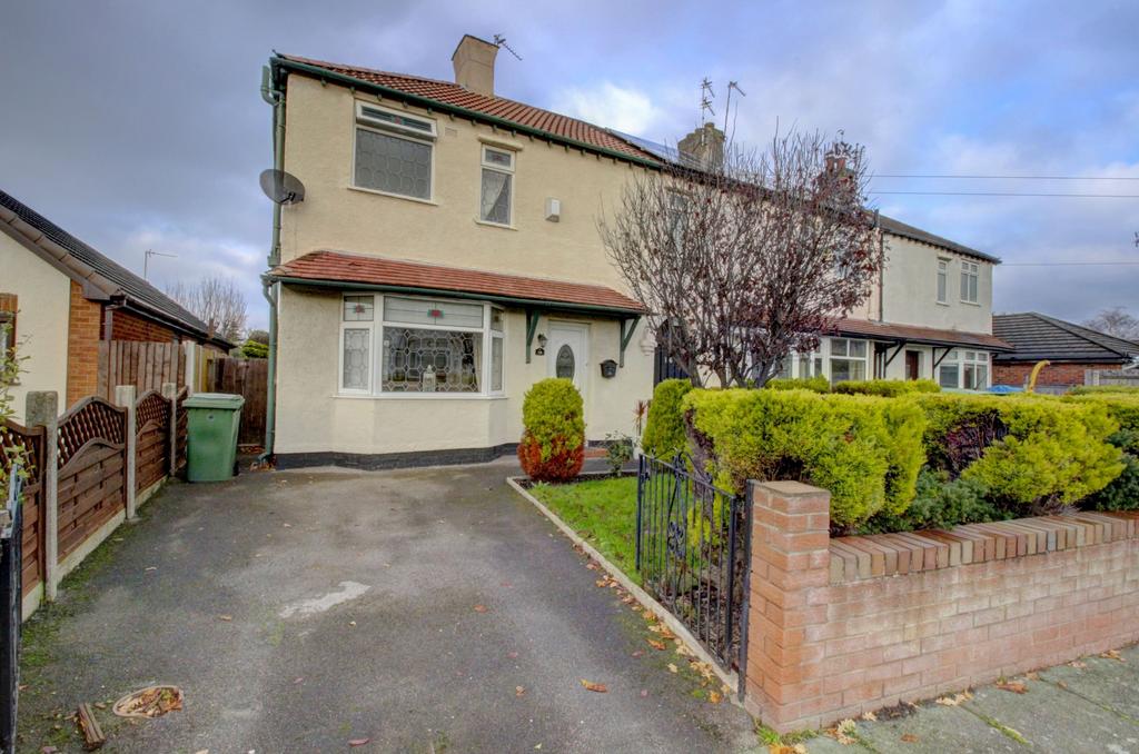 Raby Drive, Wirral, CH46 3 bed semidetached house £185,000