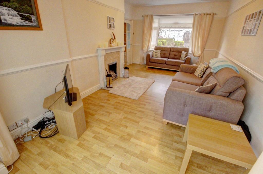 Raby Drive, Wirral, CH46 3 bed semidetached house £185,000