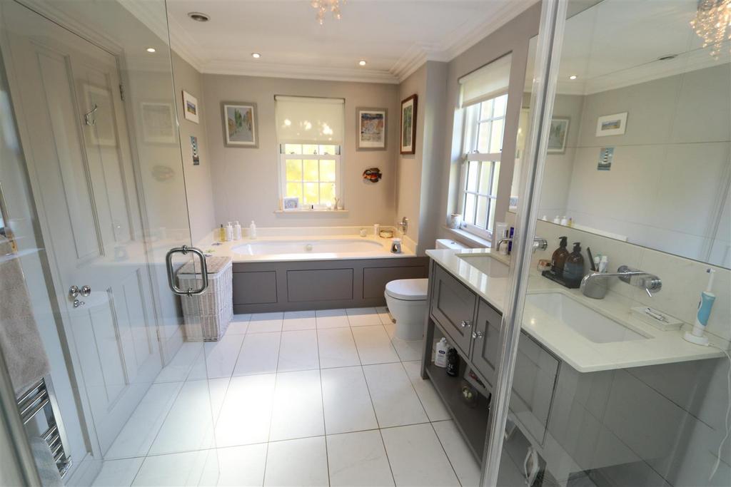 En-Suite Bathroom