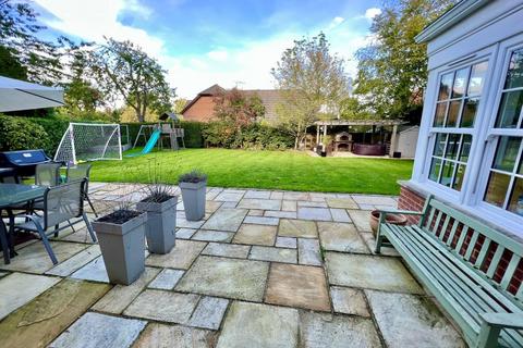 3 Greyfriars, Hutton, Brentwood, CM13 2XB