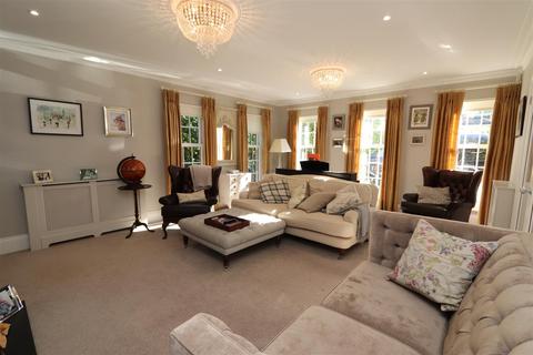 3 Greyfriars, Hutton, Brentwood, CM13 2XB