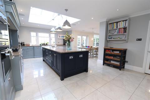 3 Greyfriars, Hutton, Brentwood, CM13 2XB