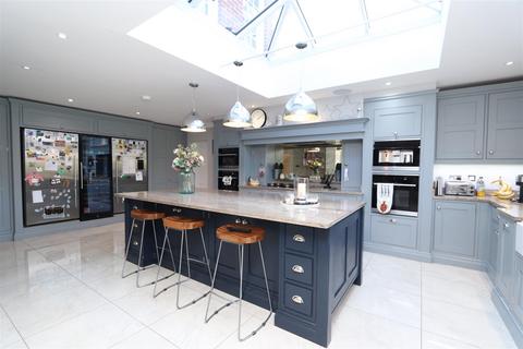 3 Greyfriars, Hutton, Brentwood, CM13 2XB