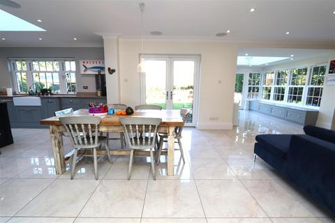 3 Greyfriars, Hutton, Brentwood, CM13 2XB