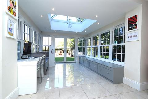 3 Greyfriars, Hutton, Brentwood, CM13 2XB