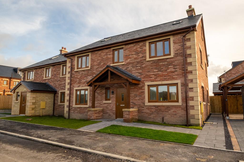 4 The Chaltons, Freckleton, Lancashire PR4 1LG 5 bed semidetached house £525,000