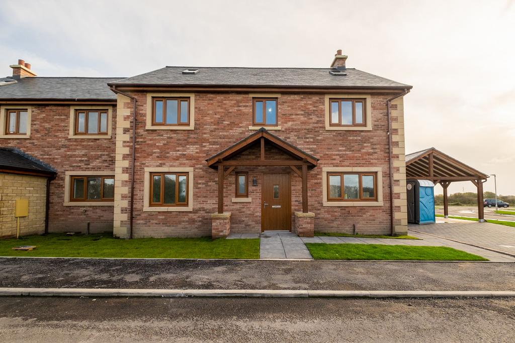 4 The Chaltons, Freckleton, Lancashire PR4 1LG 5 bed semidetached house £525,000