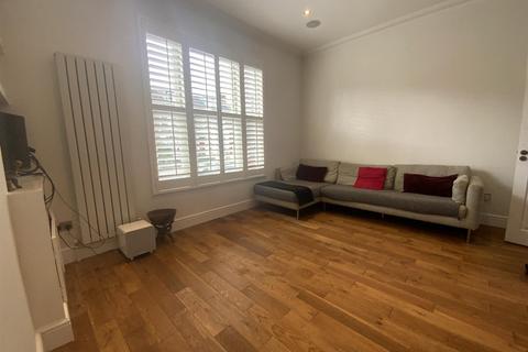 2 bedroom flat to rent, Clifton Road, London