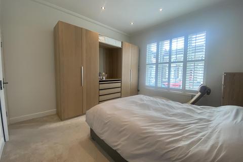 2 bedroom flat to rent, Clifton Road, London
