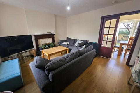 3 bedroom semi-detached house to rent, Winsbury Way, Bristol