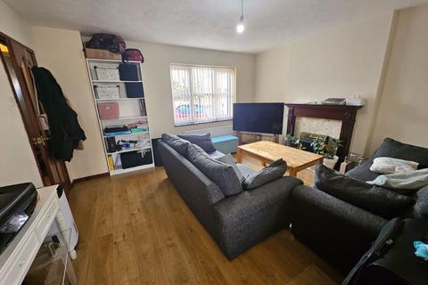 3 bedroom semi-detached house to rent, Winsbury Way, Bristol