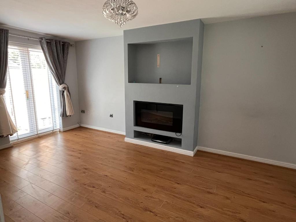 St. Peters Way, StratforduponAvon 3 bed semidetached house £1,100