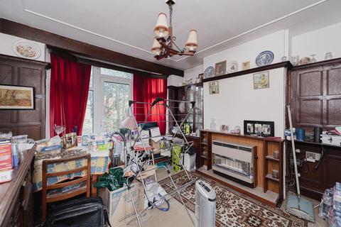 16 Walsingham Gardens, Epsom, KT19 0LU