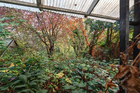 16 Walsingham Gardens, Epsom, KT19 0LU