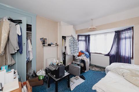 16 Walsingham Gardens, Epsom, KT19 0LU