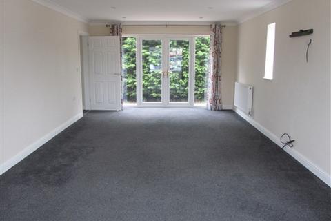 3 bedroom house to rent, Farriers Walk, HU17 5JZ