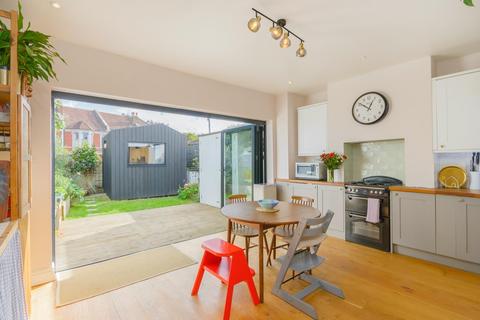 48 Rosebery Avenue, Bristol, BS2 9TN