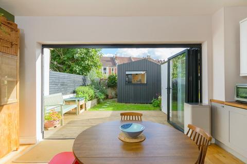 48 Rosebery Avenue, Bristol, BS2 9TN