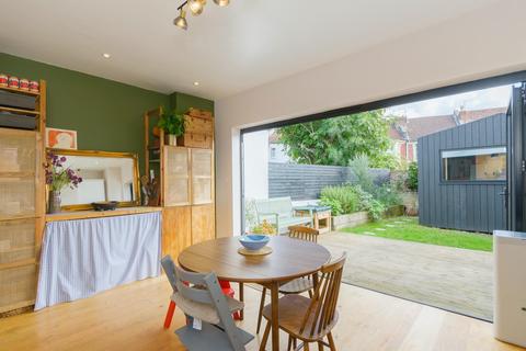 48 Rosebery Avenue, Bristol, BS2 9TN