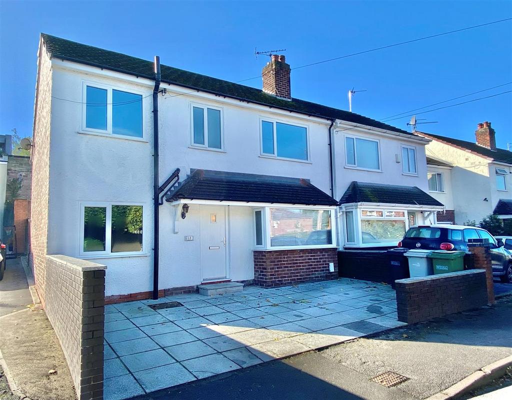 Moran Crescent, Macclesfield 4 bed semidetached house £325,000