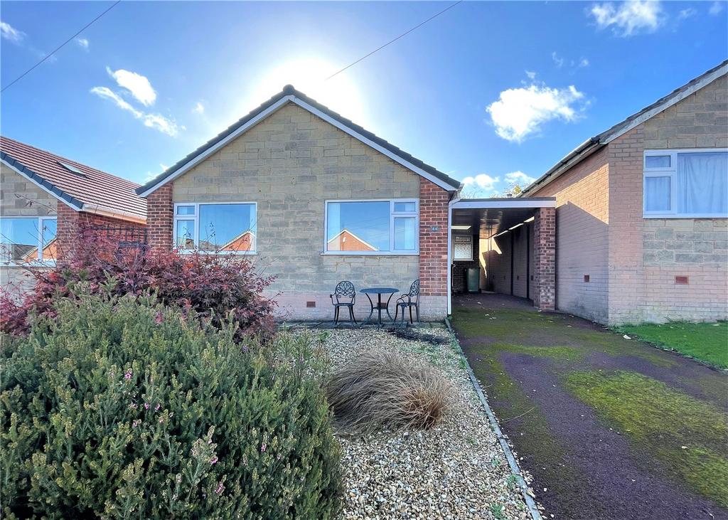 Shakespeare Crescent, Dronfield, Derbyshire, S18 2 bed bungalow £950 pcm (£219 pw)