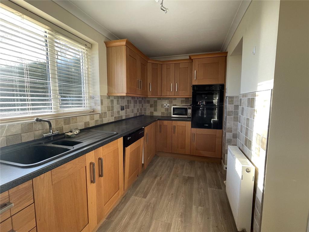Shakespeare Crescent, Dronfield, Derbyshire, S18 2 bed bungalow £950 pcm (£219 pw)