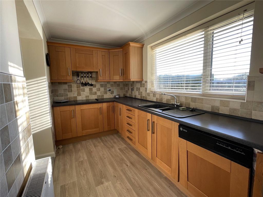 Shakespeare Crescent, Dronfield, Derbyshire, S18 2 bed bungalow £950 pcm (£219 pw)
