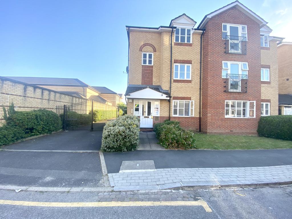 Hutton Grove, London N12 1 bed flat £1,270 pcm (£293 pw)