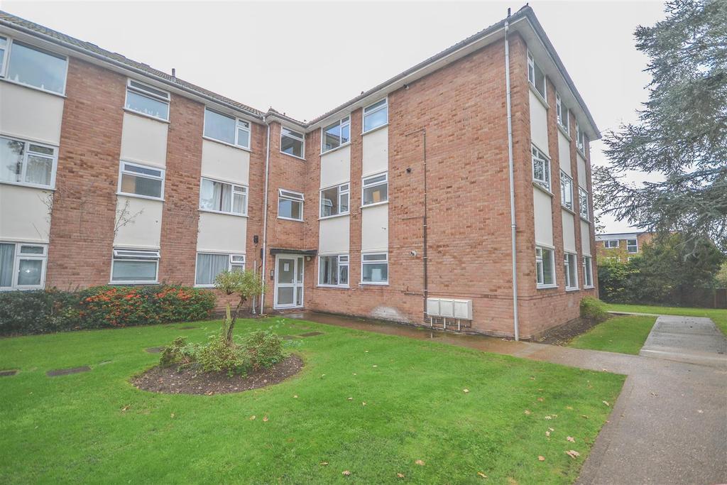 Carlton Court, Eastbury Road, Watford 2 bed apartment for sale £335,000
