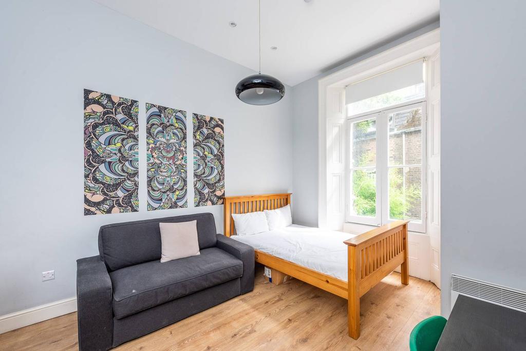 Collingham Place, South Kensington, London, SW5 Studio £1,950 pcm (£