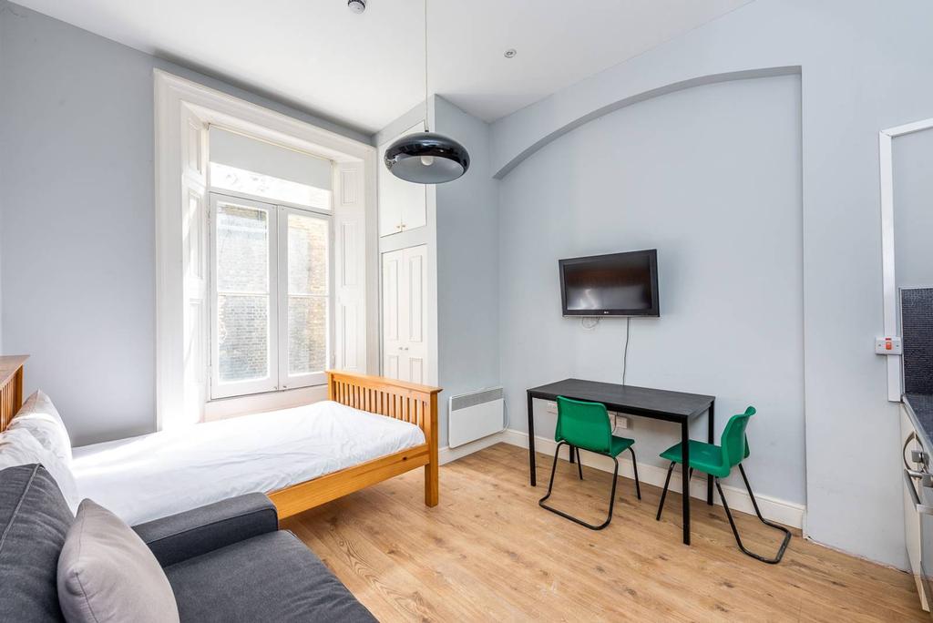 Collingham Place, South Kensington, London, SW5 Studio £1,950 pcm (£
