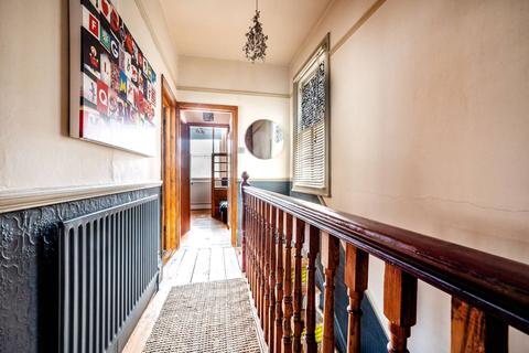 31 Chatham Road, Kingston Upon Thames, KT1 3AB