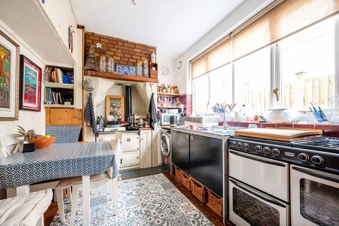 31 Chatham Road, Kingston Upon Thames, KT1 3AB