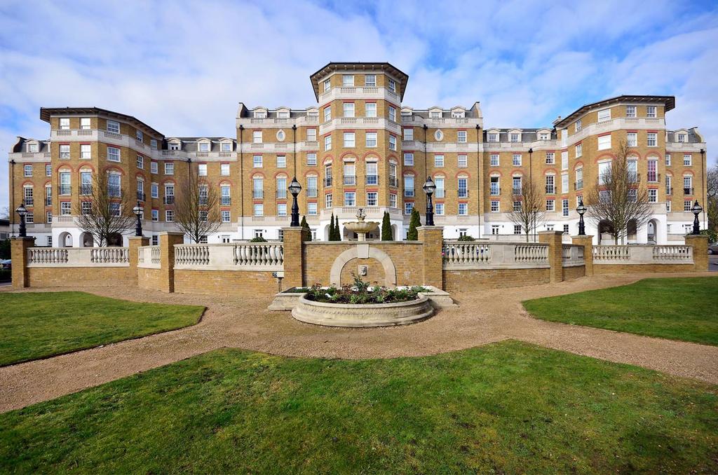 Chapman Square, Wimbledon Common... 2 bed flat £2,650 pcm (£612 pw)