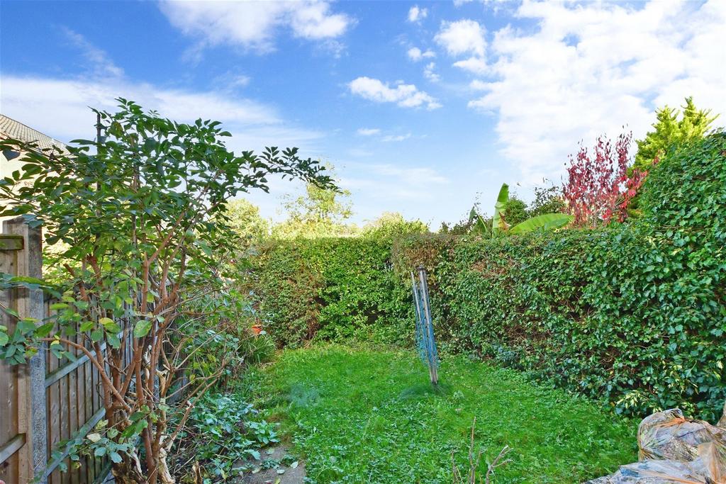 Warley Mount, Warley, Brentwood, Essex 3 bed terraced house for sale £375,000