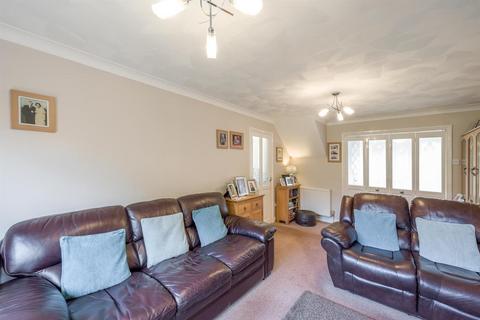 10 Andrews Close, Brierley Hill, DY5 2XB