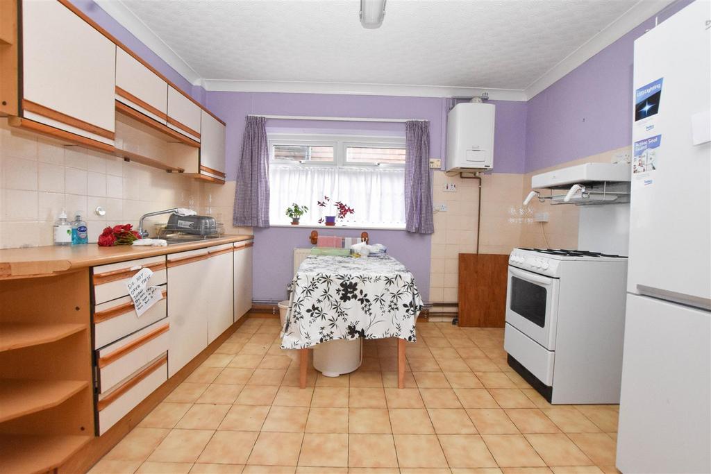 Brodrick Road, Eastbourne 3 bed semidetached house £360,000