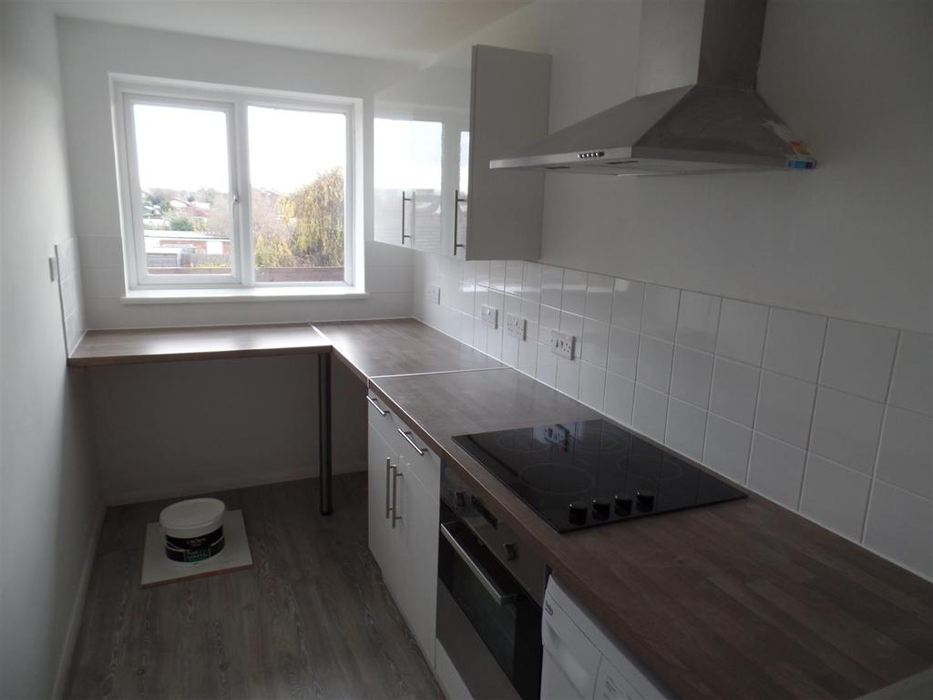 Ayres Drive, Stanground, Peterborough 2 bed apartment £695 pcm (£160 pw)