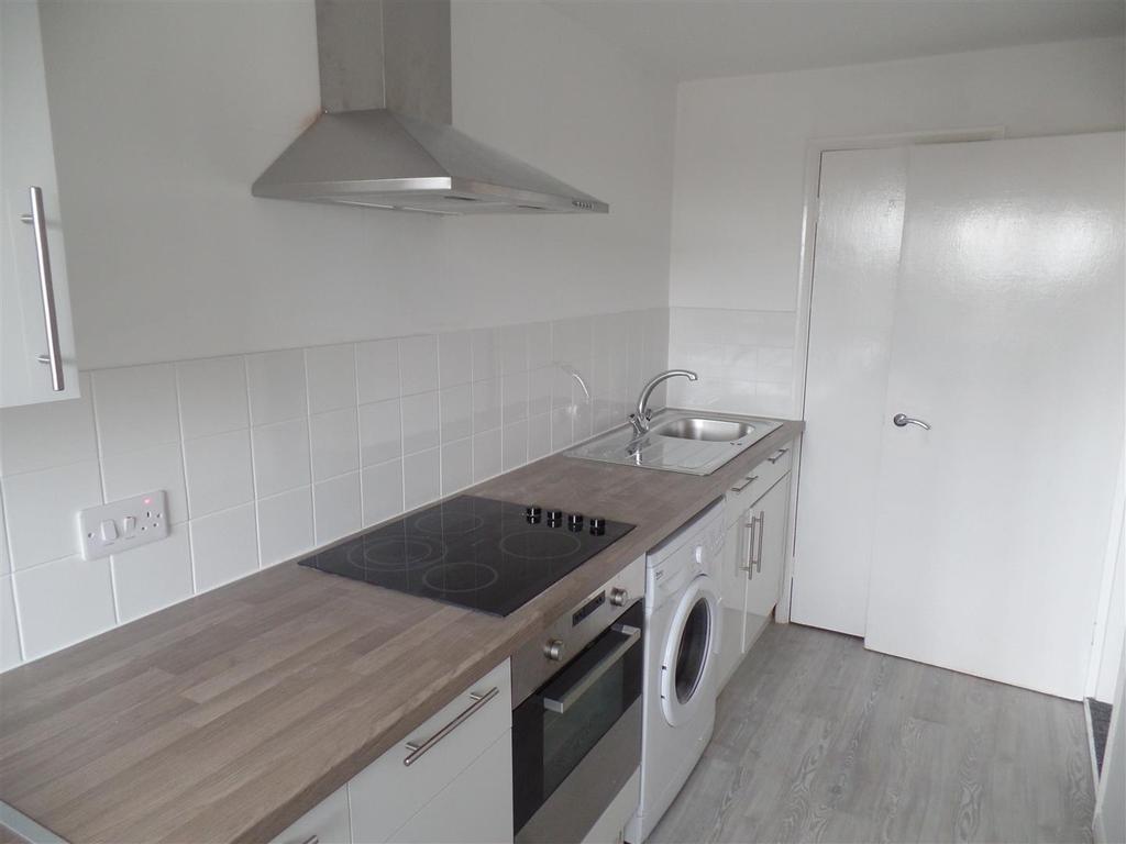Ayres Drive, Stanground, Peterborough 2 bed apartment £695 pcm (£160 pw)