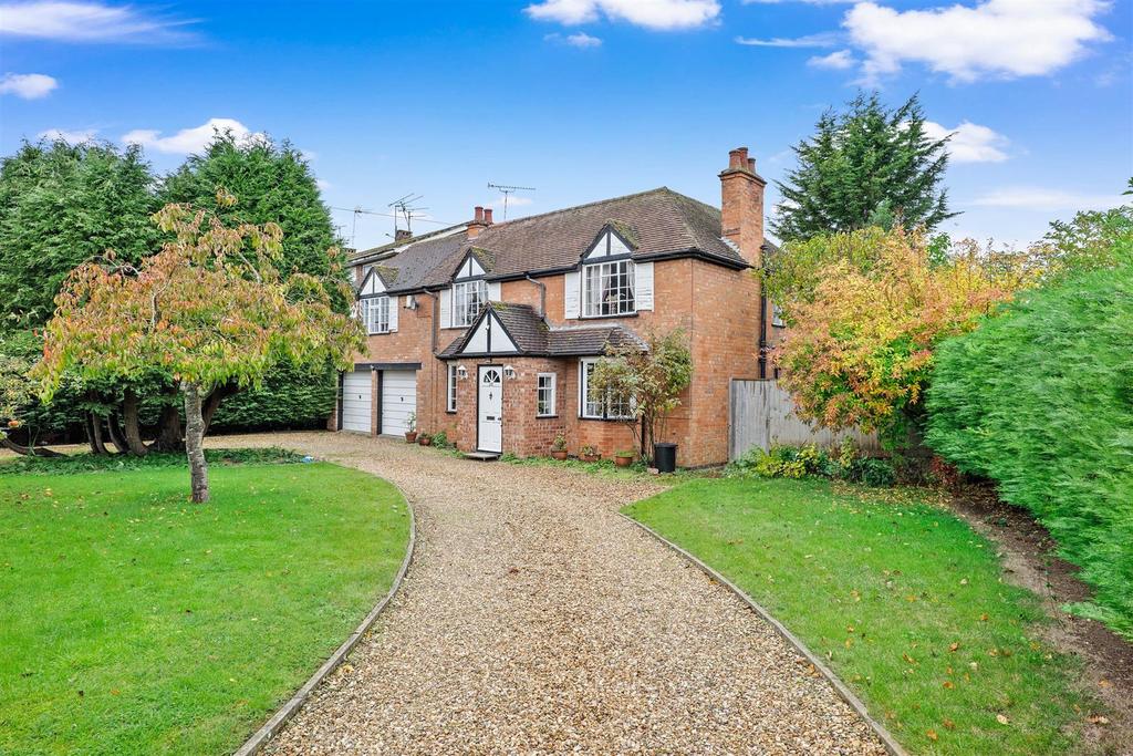 Stratford Road, ShipstonOnStour, Warwickshire 4 bed detached house