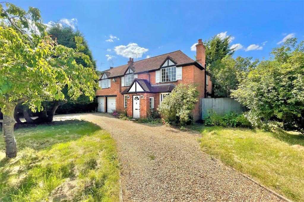 Stratford Road, ShipstonOnStour, Warwickshire 4 bed detached house