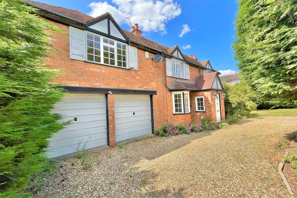 Stratford Road, ShipstonOnStour, Warwickshire 4 bed detached house