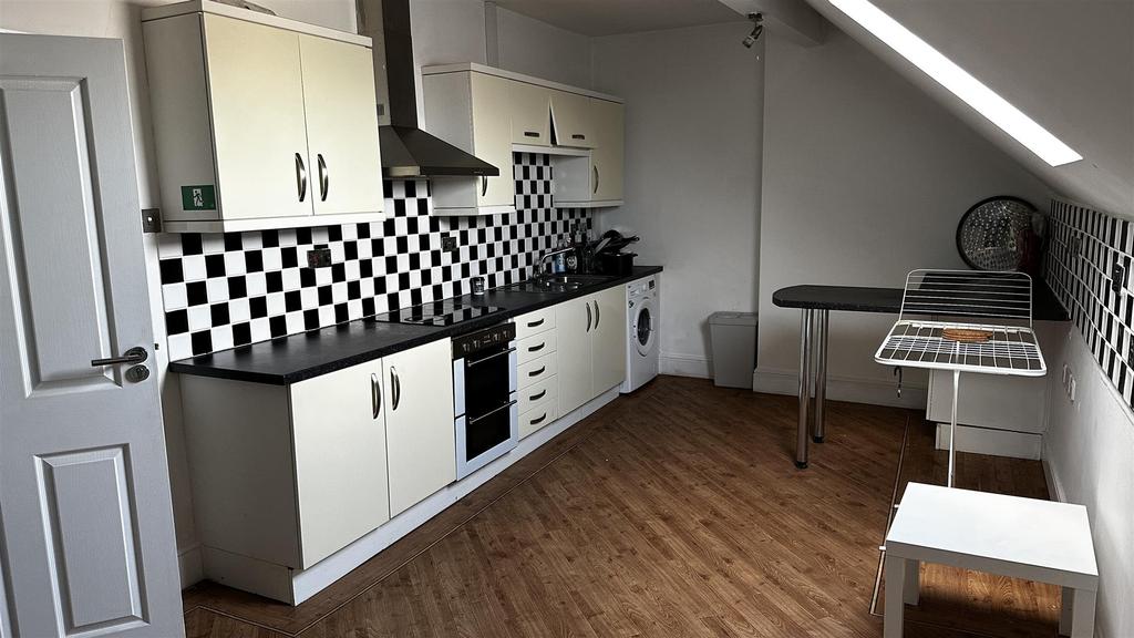 Stratford Road, Sparkhill, Birmingham 2 bed flat to rent £850 pcm (£