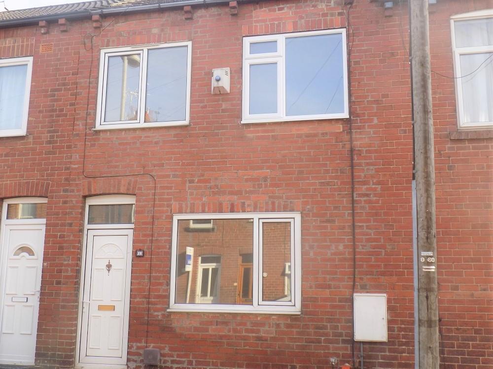 Poplar Avenue, Garforth, Leeds, West Yorkshire, LS25 3 bed terraced house to rent £925 pcm (£