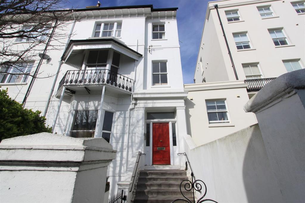 Flat 4, 47 Buckingham PlaceBrightonEast Sussex 3 bed flat £1,650 pcm